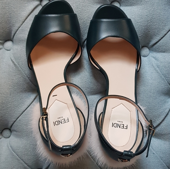 FENDI fur heels - Picture 10 of 17